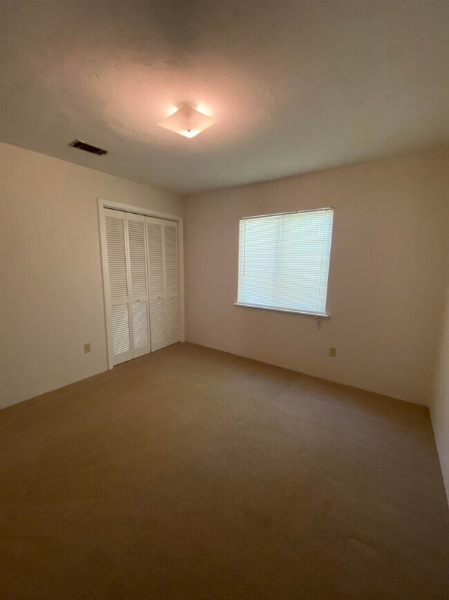Foto del edificio - 2220 Claremont Ln