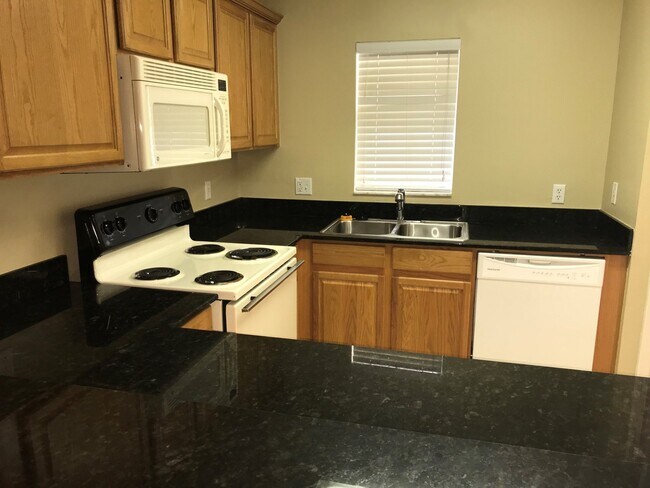 Foto del edificio - Lovely Kingsmill Condo!