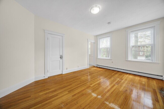 Foto del edificio - 82 Brainerd Rd