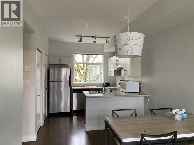 Photo du bâtiment - 5568 Kings Rd