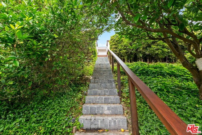Foto del edificio - 25143 Malibu Rd
