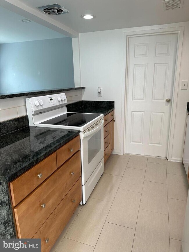 9621 Hagel Cir Unit D, Lorton, VA 22079 Room for Rent in Lorton, VA