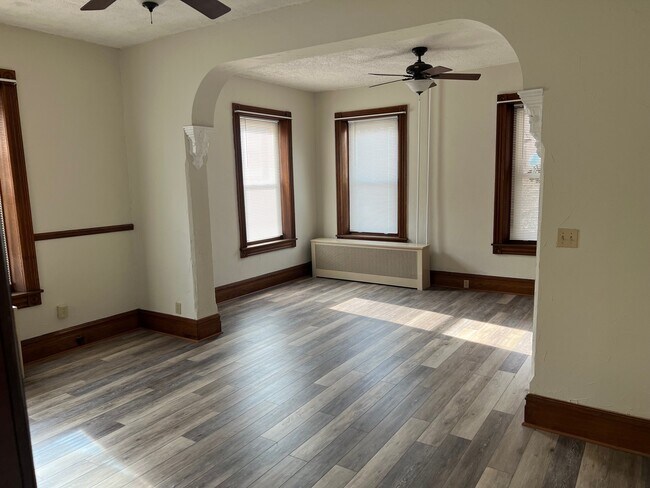 Building Photo - 5413 Mauser St