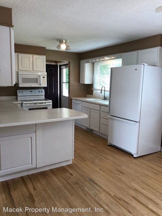 Building Photo - 4 br, 2 bath House - 1305 2nd West Hill Drive