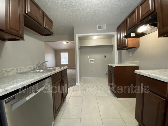 Building Photo - 3871 Black Forest Dr