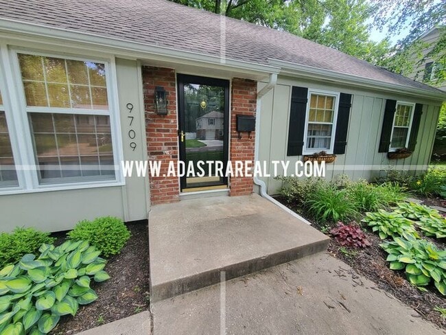 Building Photo - Beautiful Home in the Heart of Overland Pa...