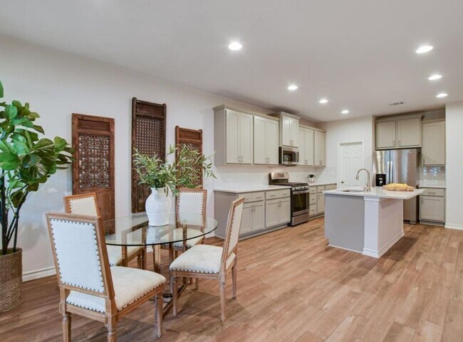 Foto del edificio - 3305 Beryl Woods Ln