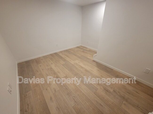 Building Photo - 2023-2210 210 St NW