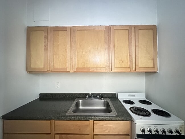 Building Photo - 562 W Arlington Pl