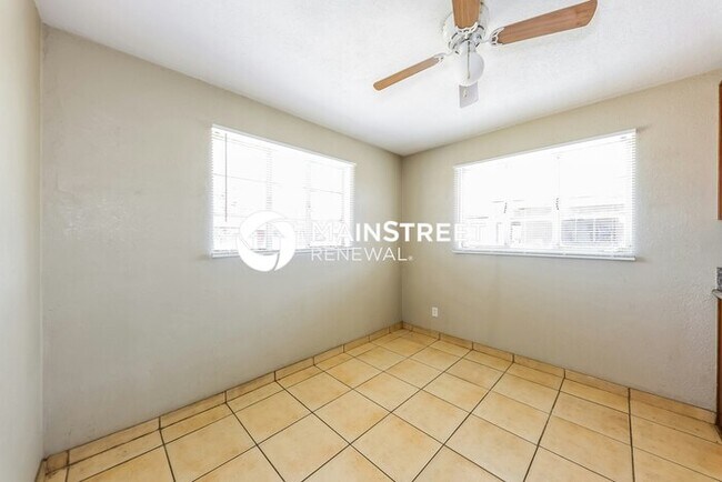Foto del edificio - 3 Bedroom Pet-Friendly Home in Phoenix, AZ with Main Street Renewal