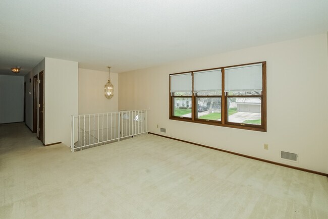 Building Photo - Stately 3 Bedroom, 3 Bath House in New Hope!