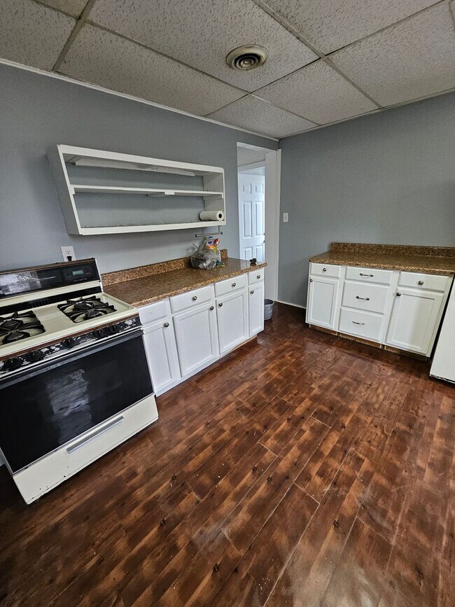 Foto del edificio - Upper 3 bedroom unit