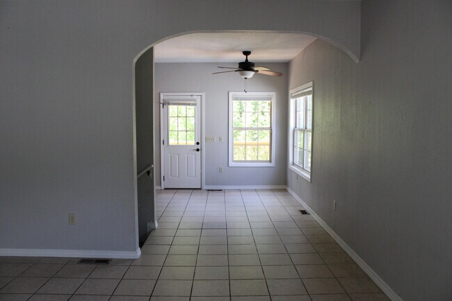 Building Photo - 1303 Berry Dr