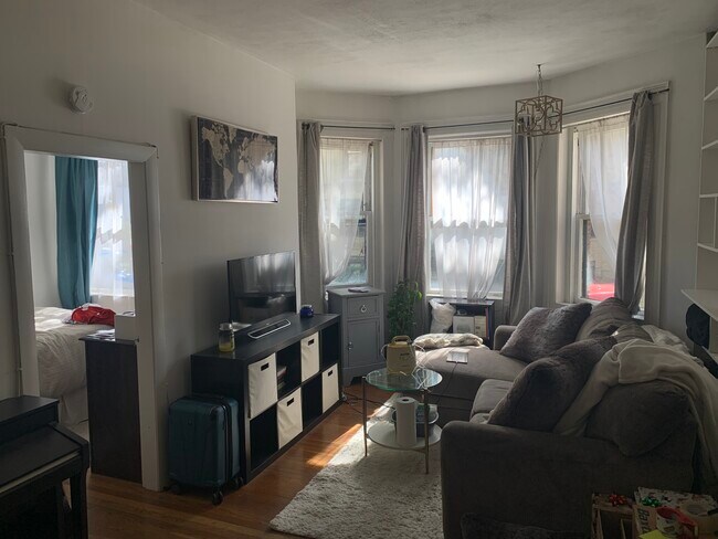 Building Photo - 14 Keswick St