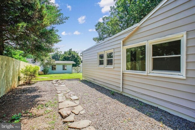 Building Photo - 3135 Manor Rd