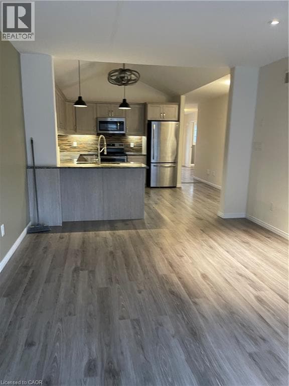 Building Photo - 11 Hackberry Ln