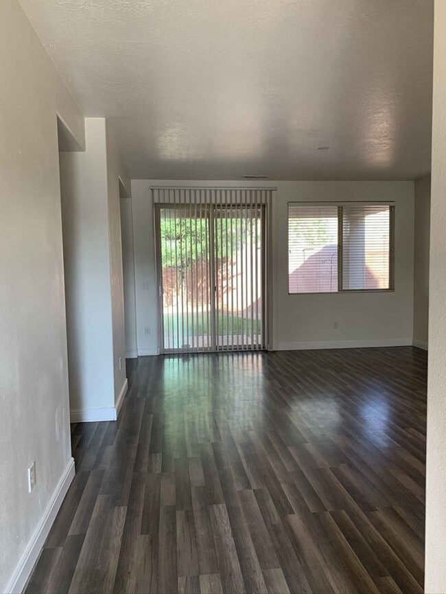 Foto del edificio - 934 N Slow Creek Ln