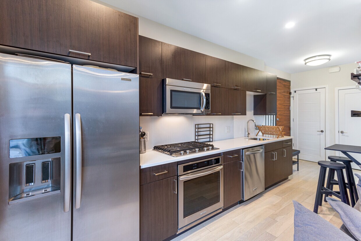 Foto principal - 1350 Maryland Ave NE