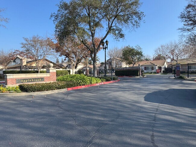 Foto del edificio - Beautiful Brookside Home Coming Soon!