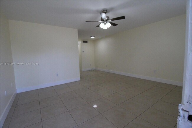 Foto del edificio - 301 NW 177th St