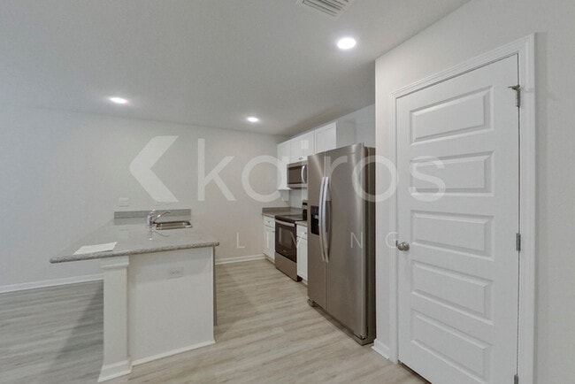 Building Photo - 389 Monarch Ln