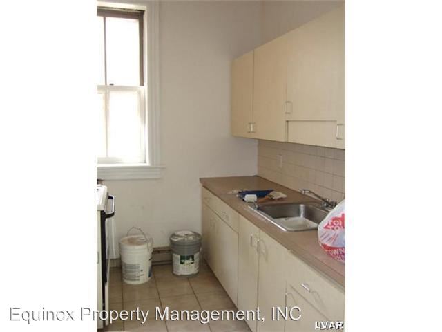 Building Photo - 637 Walnut St