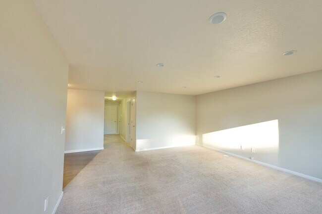 Building Photo - 11720 SW 92nd Ave