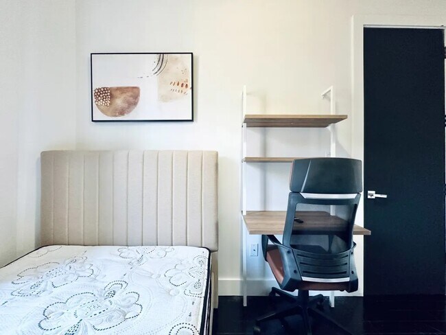 Foto del edificio - Furnished room/NOT APARTMENT