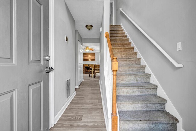 Foto del edificio - Spacious 2-Bed, 2.5-Bath Townhome in Prime Marietta Location