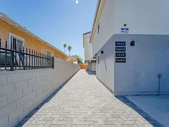 Photo - 1348-1348 E Vernon Ave Apartment