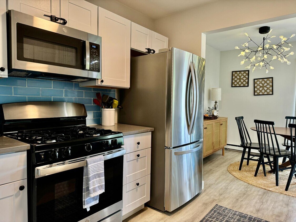 Primary Photo - 300 Sterling Way