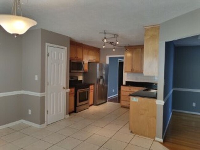 Building Photo - BEAUTIFUL 5 BEDROOM HOME IN BIRCH CREEK (CH)
