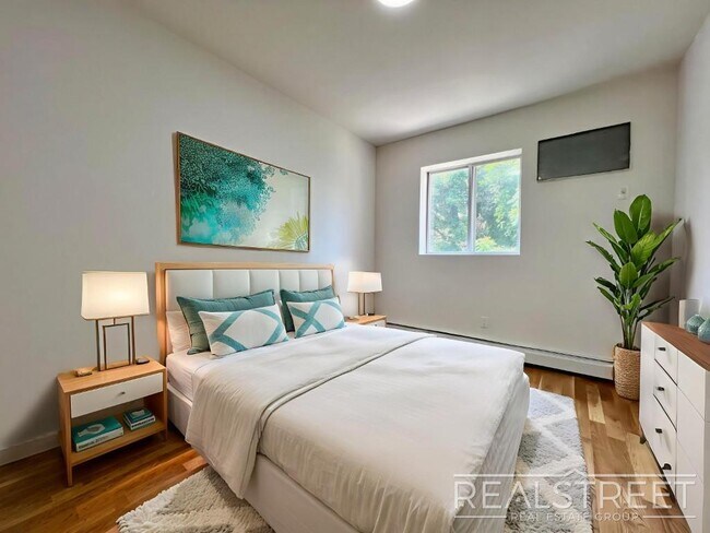 Foto del edificio - Brand New 4BD/2BA Penthouse with Skylight,...