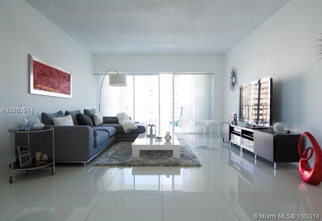 Building Photo - 500 Bayview Dr