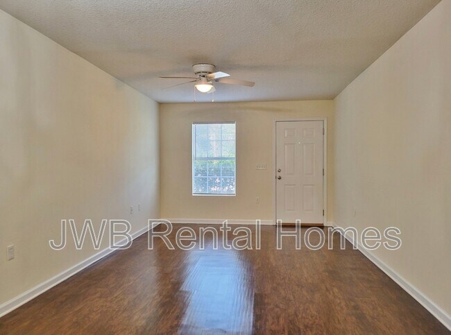 Foto del edificio - 1327 Pangola Dr