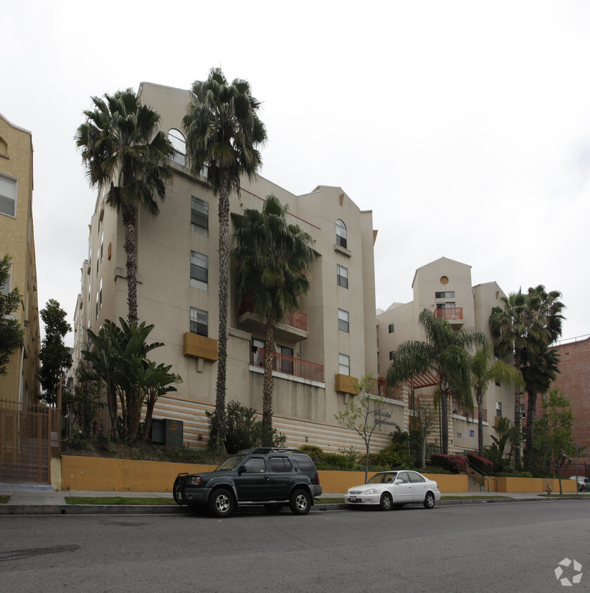 Primary Photo - Mercedes Apartments