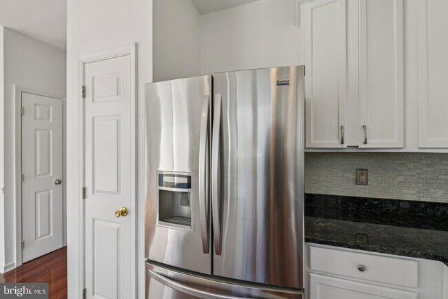 Building Photo - 6330 James Harris Way