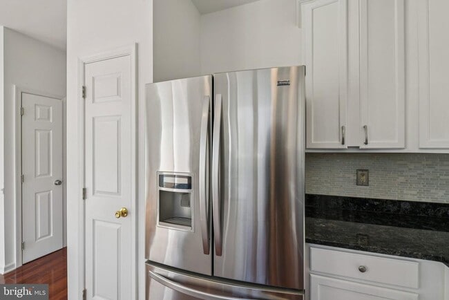 Foto del edificio - 6330 James Harris Way