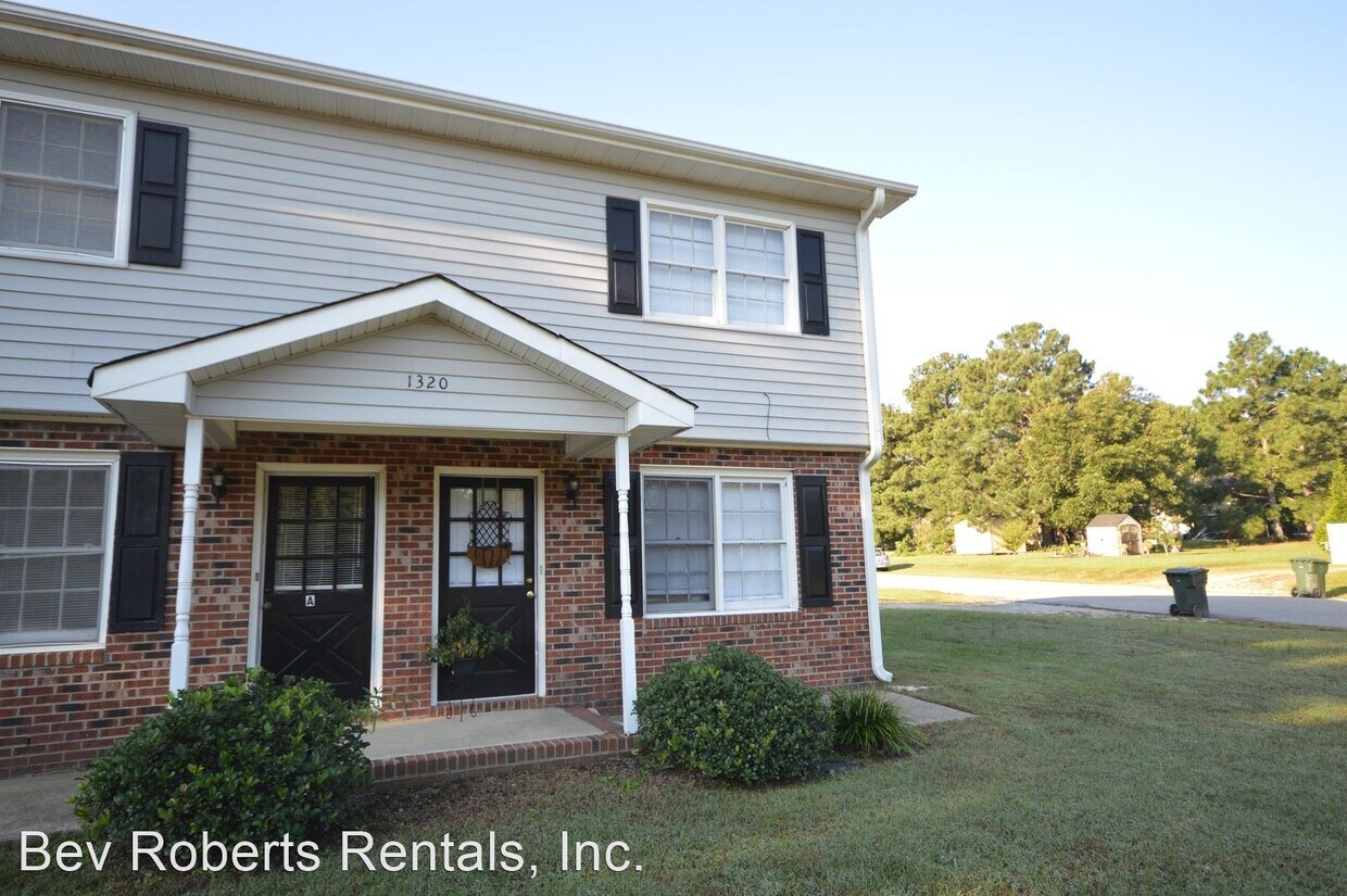 2 br, 1.5 bath House 1320B Athens Drive House Rental in Raleigh