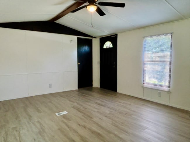 Building Photo - 115-191 Lindenview Cir