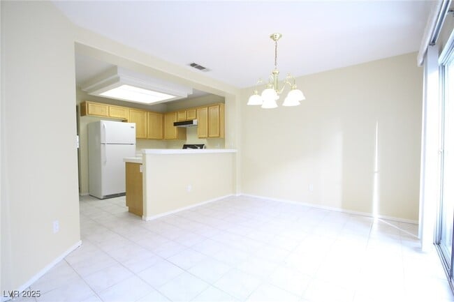 Building Photo - 3440 Middle View Dr