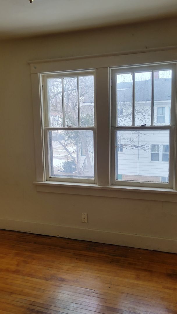 Foto del edificio - 2 bedroom/1 Bath duplex with large yard