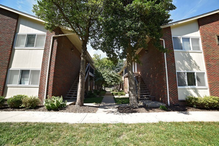 Primary Photo - Charlotte Square | 3330-3368 Charlotte St