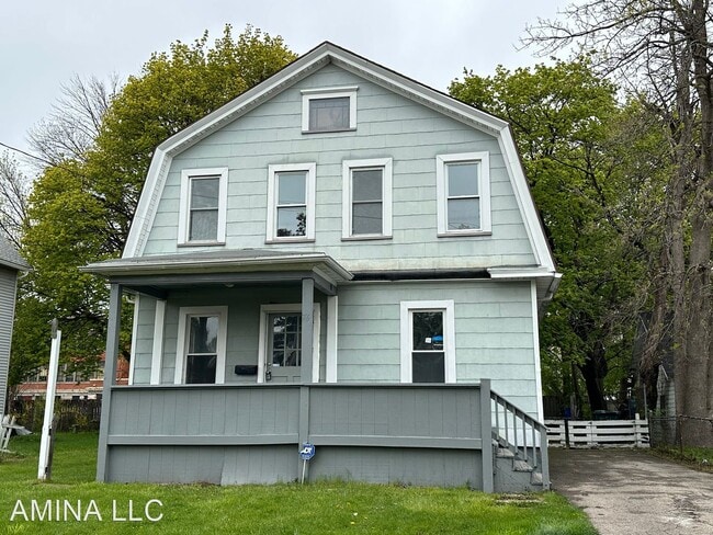Building Photo - 3 br, 1 bath House - 76 Palm St
