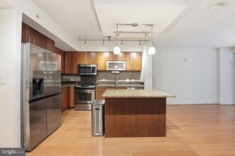 Building Photo - 1025 1st St SE