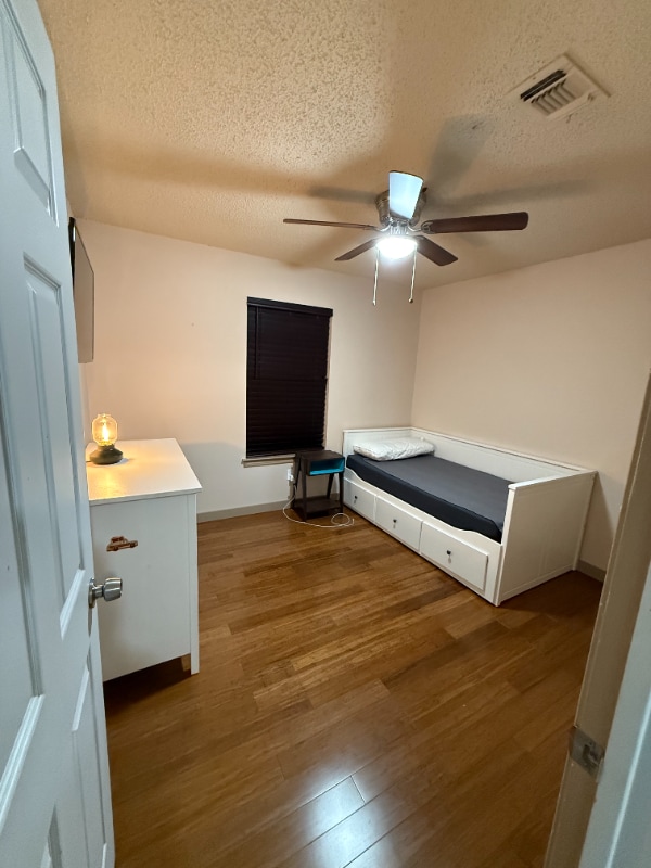 Building Photo - 6305 Courtside Dr