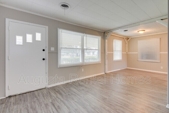 Foto del edificio - 2905 Abelia Ave