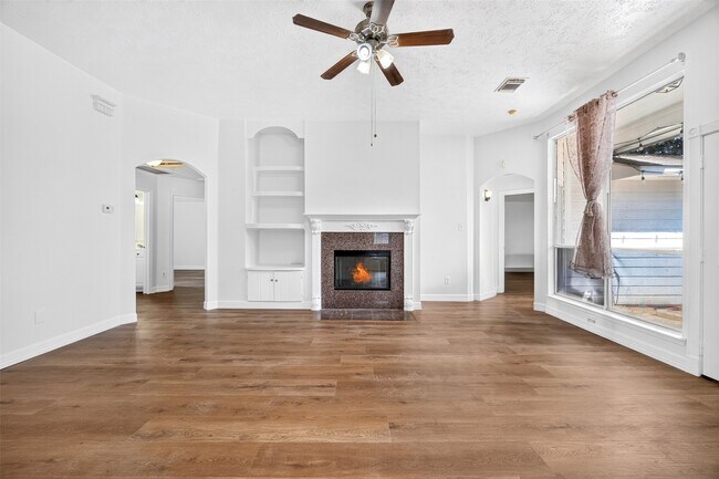 Foto del edificio - 15307 Flemington Ave