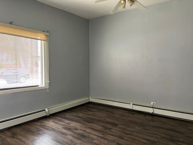 Building Photo - 2645 W 43rd St