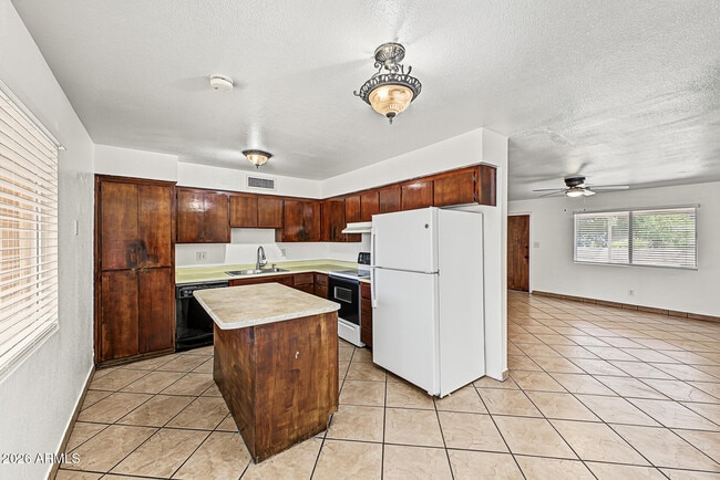 Building Photo - 3824 N 86th Ln